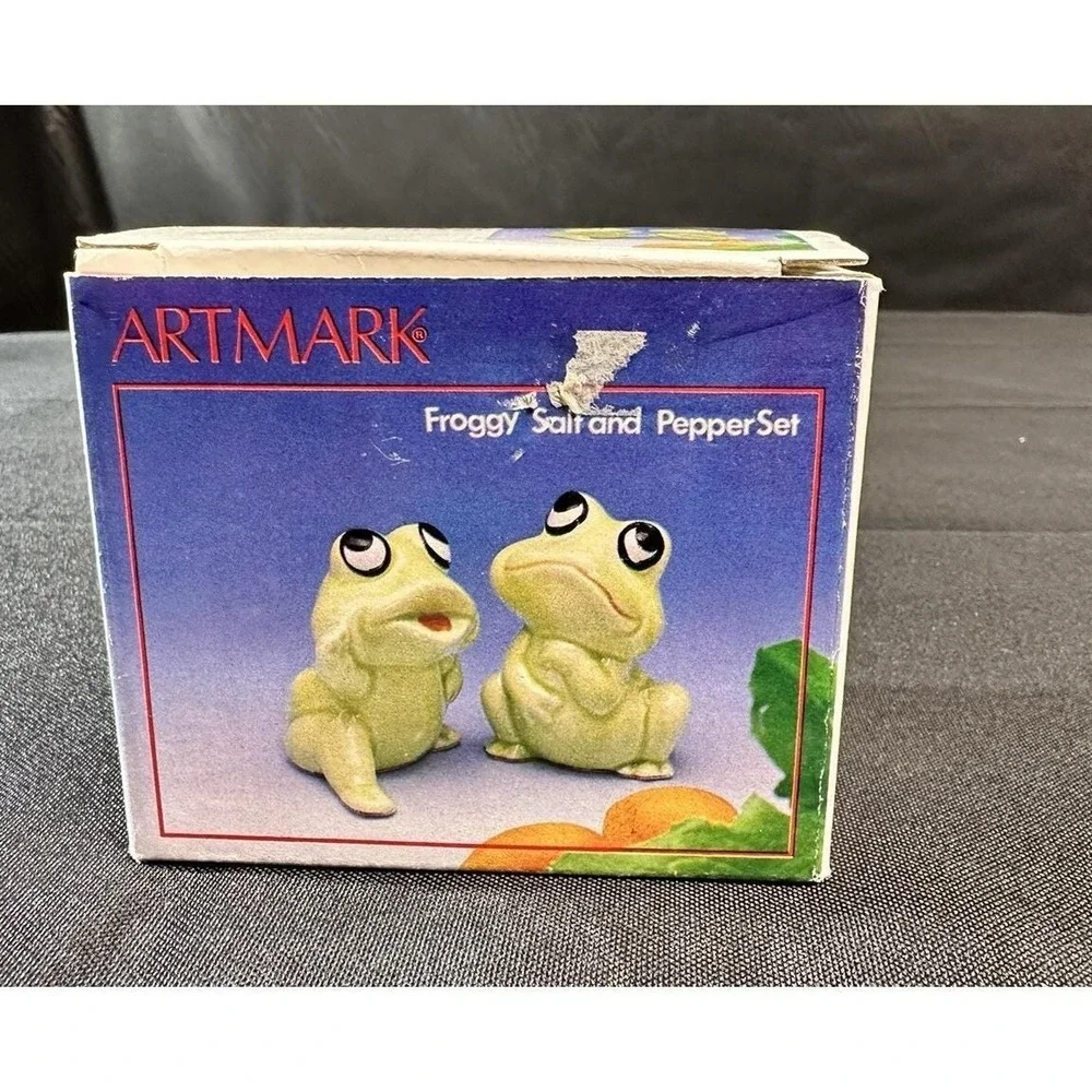 Vintage Artmark Froggy Salt And Pepper Shakers Frog Made in Taiwan 1986